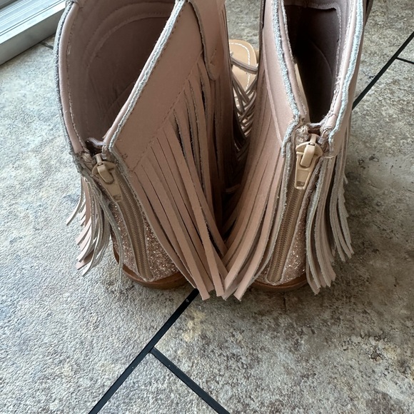 Super cute Fringe sandals! - Picture 8 of 8